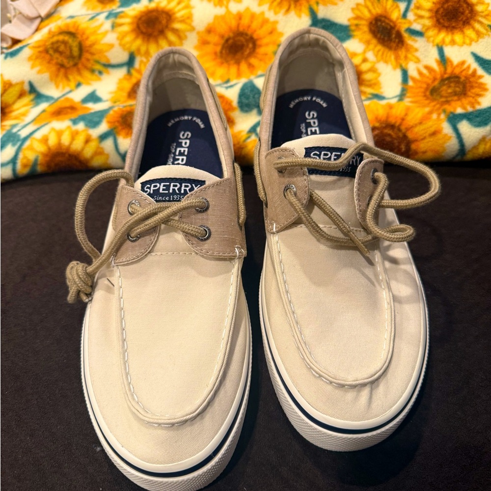 Sperry boat shoes new without tags